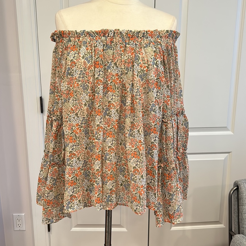 New! Flawless top in perfect condition